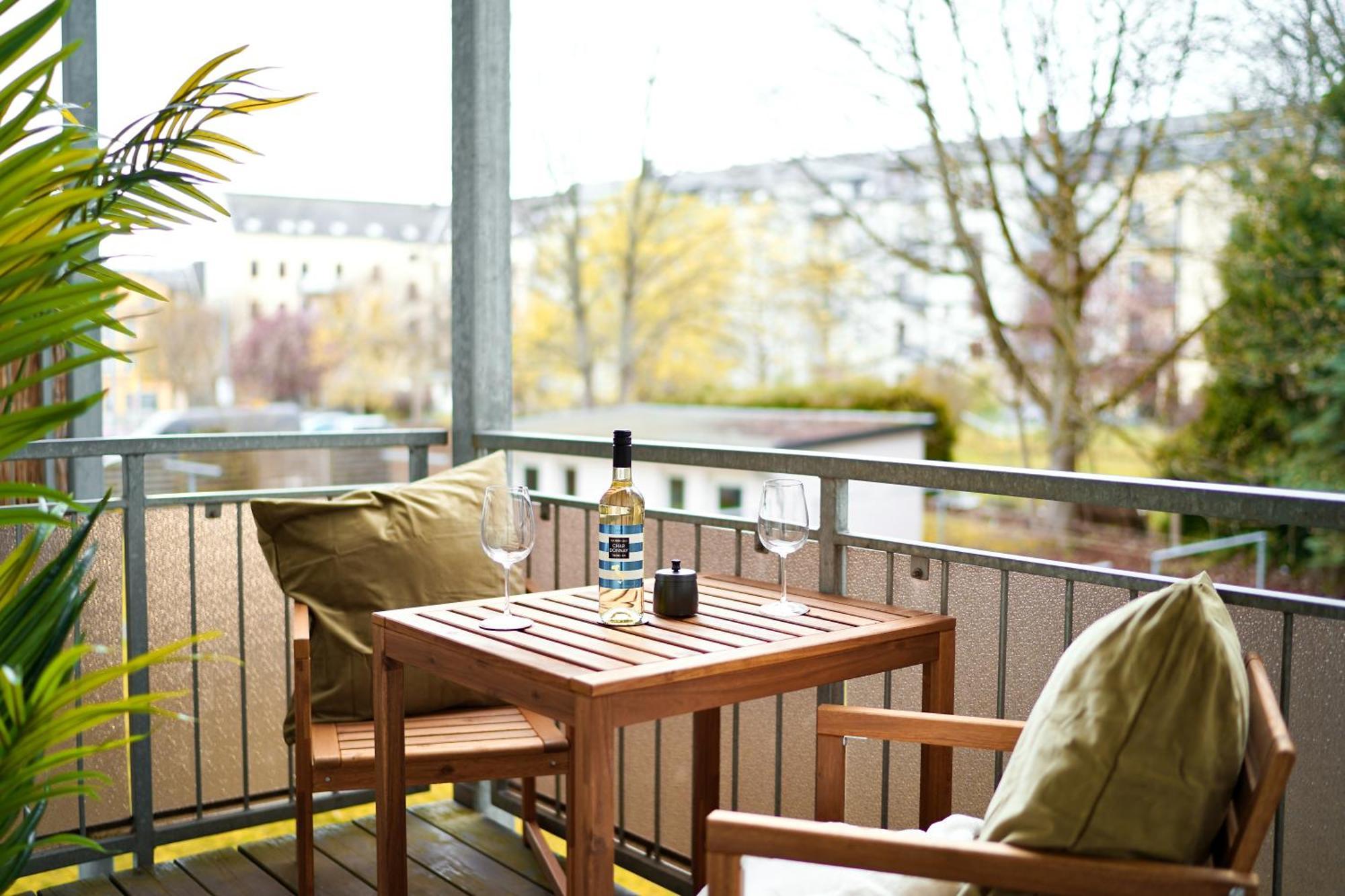 Edler Wohnraum Schlossteich-Suite 3 Sz Mit Zwei Balkonen, Kaffeevollautomat, Kamin, Klima, Lift & Zwei Parkplaetzen Chemnitz Exterior foto